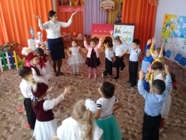«Балбөбек» тобындағы  тәуілсіздік күніне арналған «Тәуелсіз  ел Қазақстан»  атты  меркелік іс -шарадан көріністер